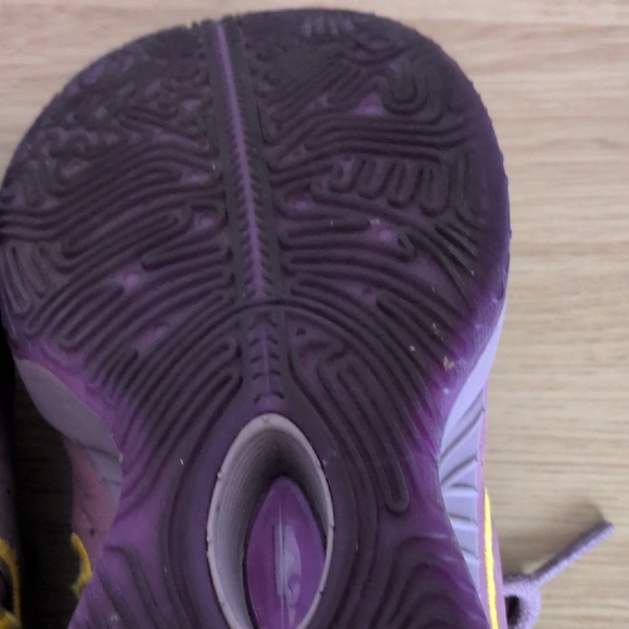 LeBron James "Purple Rain" Athletic Nikes - Picture 9 of 14